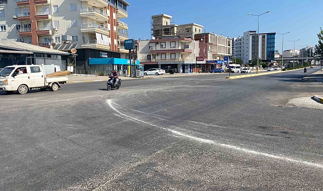 Yolun karşısına geçmek isteyen yayaya otomobil çarptı metrelerce havaya savruldu