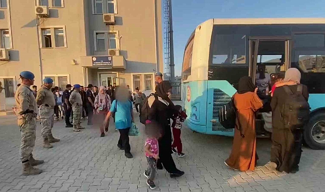 Yurt dışına çıkmaya çalışan 50 düzensiz göçmen yakalandı