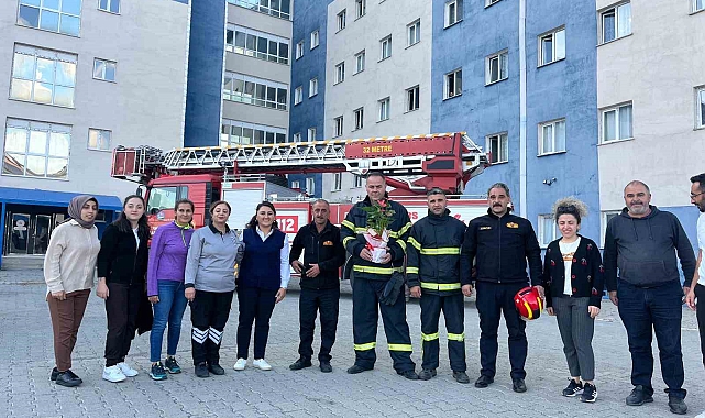 Yurt öğrencilerinden itfaiyecilere sürpriz