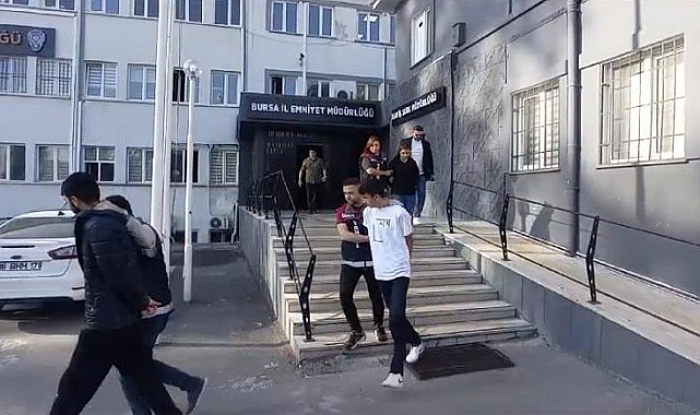 12 kişinin kredi bilgilerini kopyalayan 3 şüpheli 6 milyon lira vurgun yaptıktan sonra kaçtı