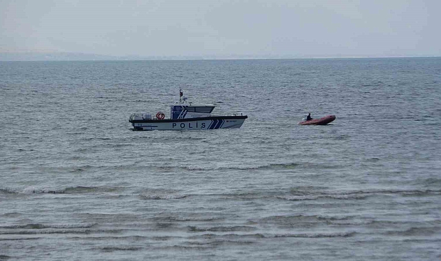 21 yaşındaki Rojin Kabaiş için Van Gölü'nde, havadan ve karadan arama çalışmaları devam ediyor
