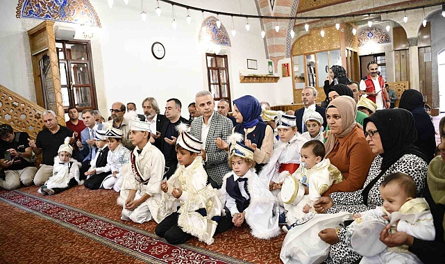 528 yıl önce Sultan II. Beyazıt'ın başlattığı sünnet geleneği bu yıl da sürdürüldü