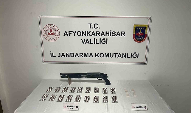 Afyonkarahisar'da iki kardeş evlerinde uyuşturucu ile yakalandı