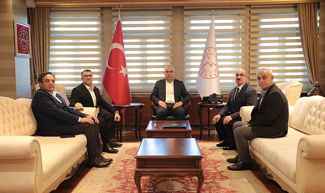 Ağrı Valisi Mustafa Koç,  PTT Başmüdürünü makamında kabul etti
