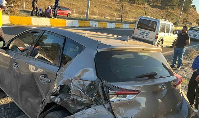 Ağrı'da meydana gelen trafik kazasında 8 kişi yaralandı