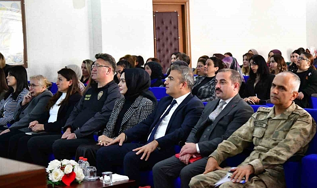 Ardahan'da "En İyi Narkotik Polisi Anne" Semineri