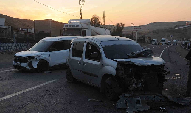 Cizre'de 4 aracın karıştığı zincirleme trafik kazasında 2 kişi yaralandı