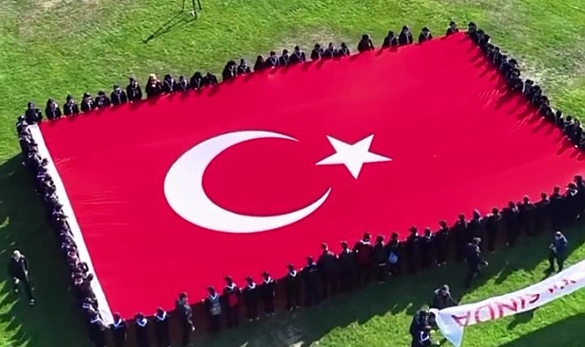 Cumhuriyet Koşusu'nda 7'den 70'e binlerce kişi 101. yıl için koştu