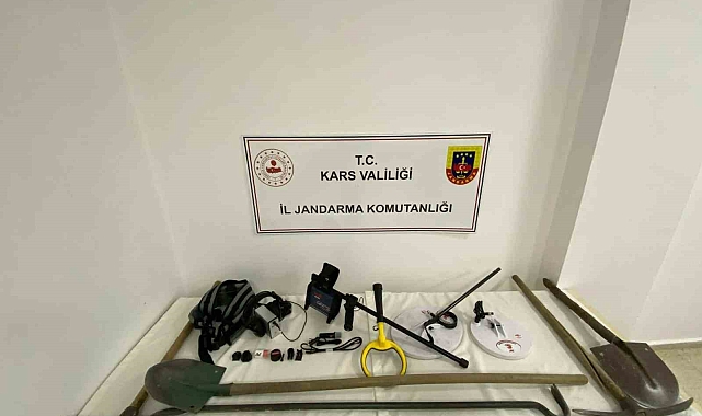 Defineciler jandarma ekiplerince suçüstü yakalandı