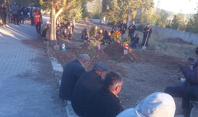 Denizli'nin Tavas ilçesinde öldürülen baba ve oğlu yan yana toprağa verildi