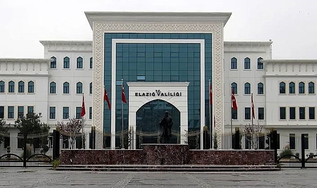 Deprem sonrasında Elazığ'da okullar bir gün tatil edildi