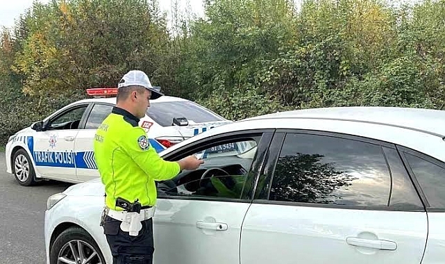 Düzce'de trafik denetimlerinde 161 araç trafikten men edildi