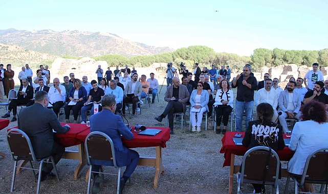 Efeler Belediyesi'nin Ekim Ayı Olağan Meclis Toplantısı antik kentte gerçekleştirildi