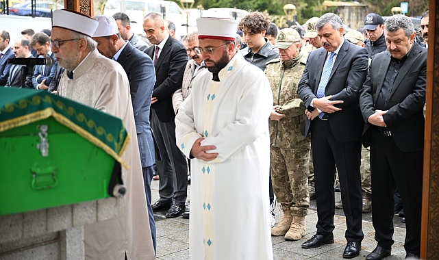 Emniyet Müdürü Kadir Yırtar'ın vefat eden kayınvalidesi Nezihe Toprak'ın cenazesi Narmanlı Cami'den kaldırıldı