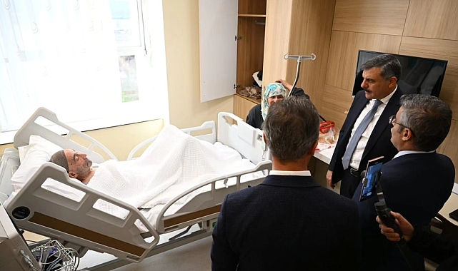 Erzurum Valisi Mustafa Çiftçi 'den hastalara moral ziyareti
