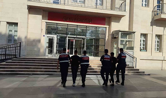 "Hakkınızda dava dosyası var" diyerek yaklaşık 1 milyon 130 bin liralık vurgun yaptılar