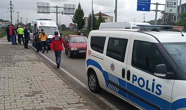 Hatalı "U" dönüşü yapan bir otomobile başka bir araç arkadan çarptı