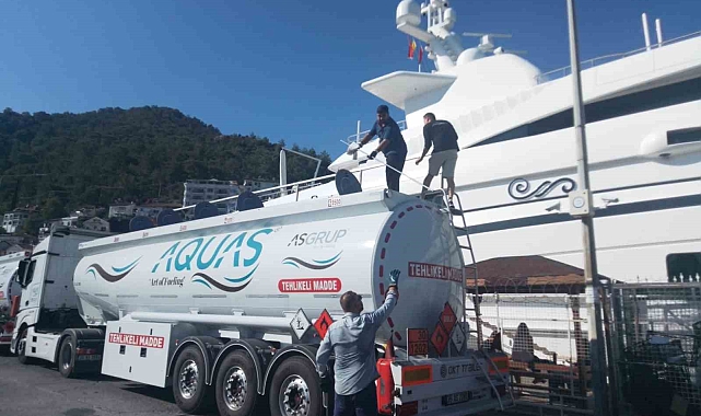 Hintli milyarderin süper yatı mavi yolculuğunu tamamlayıp, Fethiye'ye geldi
