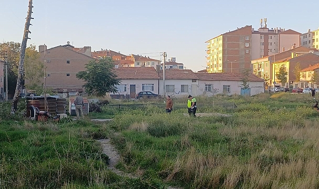 Husumetlisini ayağından vurdu