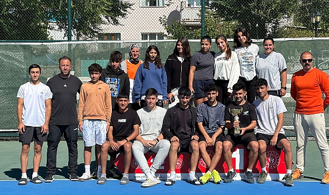 Iğdır tenis takımı Erzincan’da şampiyon