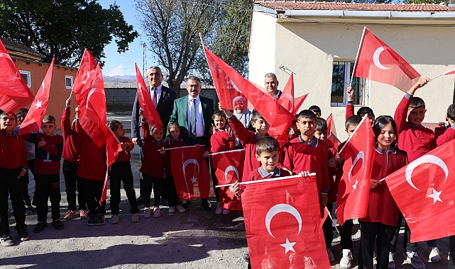 Iğdır Valisi Turan, Aşağı Çarıkçı İlkokulunu ziyaret etti