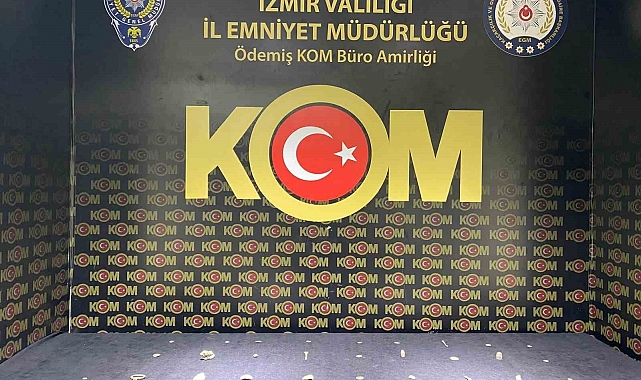 İzmir'de tarihi eser kaçakçılığı operasyonunda çok sayıda tarihi eser ele geçirildi
