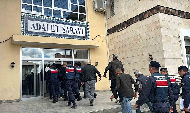 Kaçak kazı yapan 8 kişiden 2'si tutuklandı