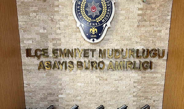 Kağıthane'de bir evden 10 ruhsatsız tabanca çıktı