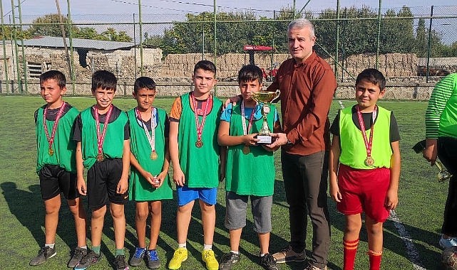 Karakoyunlu’da futbol turnuvası düzenlendi