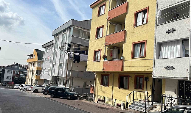 Karısını boynundan vurduktan sonra tabancayı başına dayayan şüpheli, komşuları tarafından engellendi