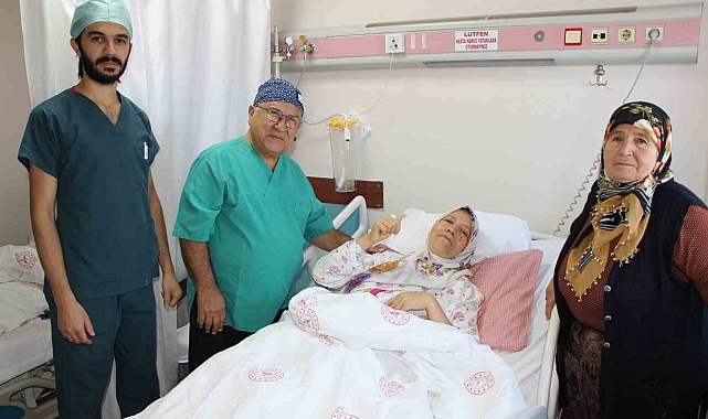Karnı 9 aylık hamile gibi büyüyen kadının içinden 10 kiloluk kitle çıktı