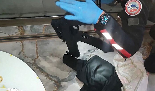 Konya'da hırsızlık şüphelilerinin evinden tabanca ve tarihi eser çıktı