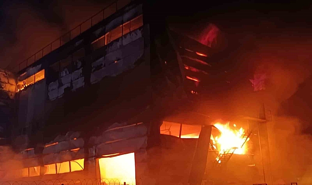 Kozmetik fabrikası yangın neticesinde hurdalığa dönüştü
