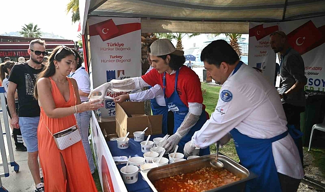 Kuşadası Sokak Festivali, ikinci gününde birbirinden renkli ve lezzetli etkinliklere ev sahipliği yaptı
