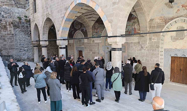 Meryem Ana Kilisesi yerli ve yabancı turistleri ağırlıyor