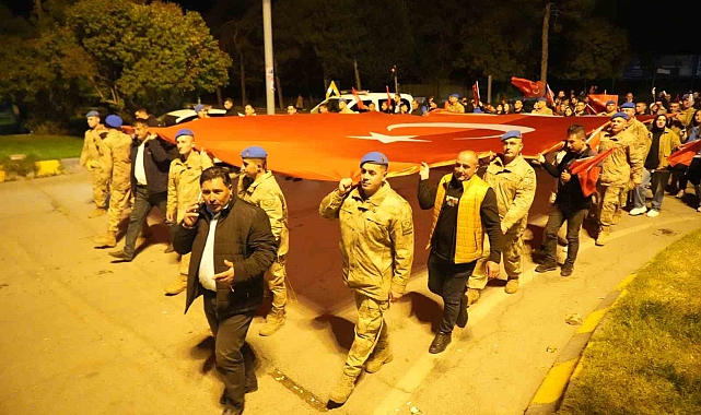 Muş'ta "fener alayı" yürüyüşü ile Cumhuriyet Bayramı kutlaması