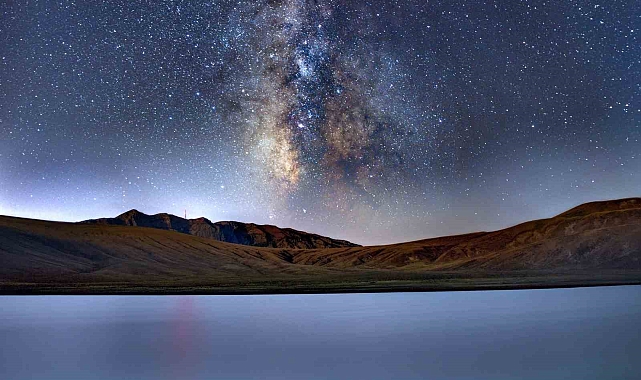 Nemrut'taki göllerle yıldızların buluşması hayran bırakıyor