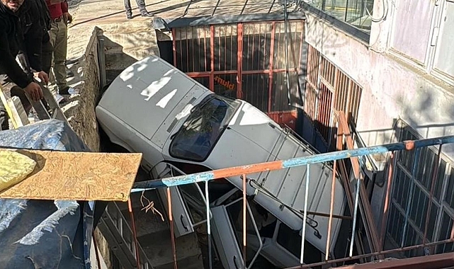 Nevşehir'de el freni çekilmeyen otomobil iş yerinin bahçesine uçtu