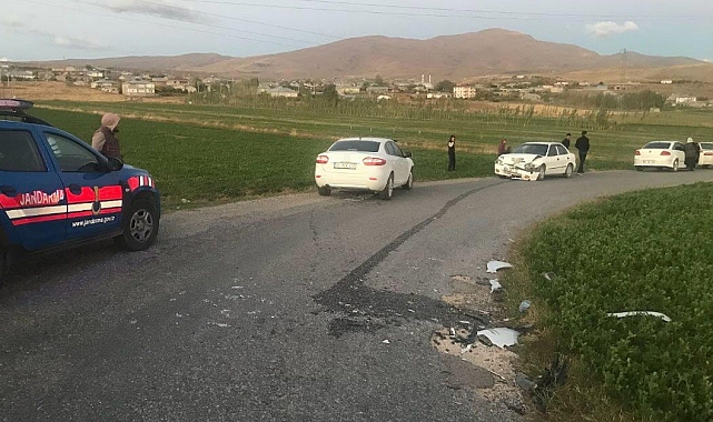Otomobil ağaca çarptı 1 kişi yaralandı