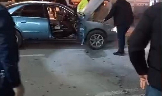 Otomobilin motor kısmı alevlere teslim oldu