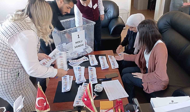 Özalp'ta okul başkanlığı seçimi genel seçimleri aratmadı