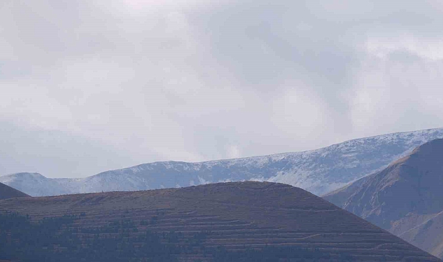 Palandöken'in zirvesi beyaza büründü