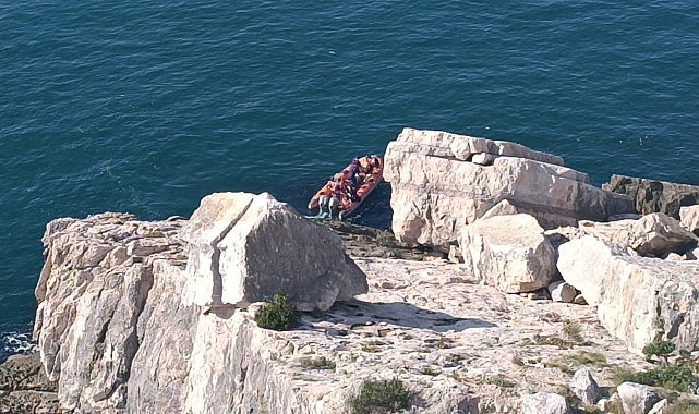 Rus turistler kayalık alanda mahsur kaldı