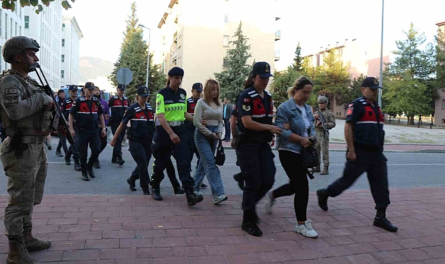 Sahte ilanlarla 20 milyon lira vurgun yapan çete çökertildi