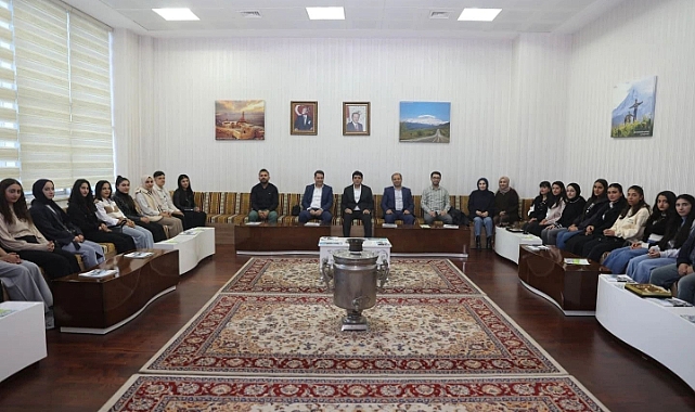 Savaş Ay Anadolu Lisesi Öğrencilerinden Rektör Alma’ya Ziyaret
