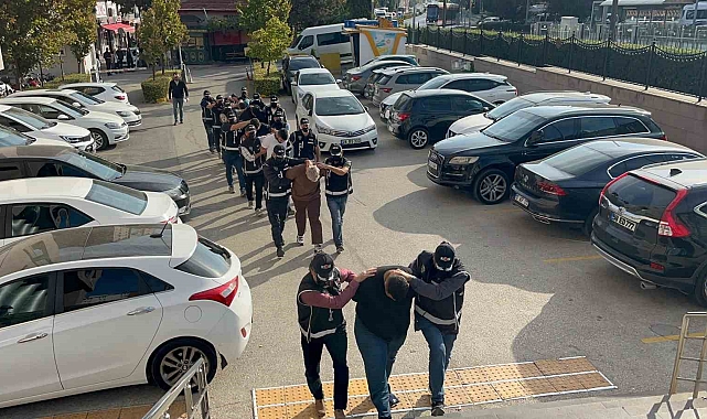 'Silah Ticareti' yaptığı tespit edilen 7 şüpheliden 4'ü tutuklandı