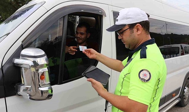 "Sizin için, lütfen emniyet kemerlerinizi takın"