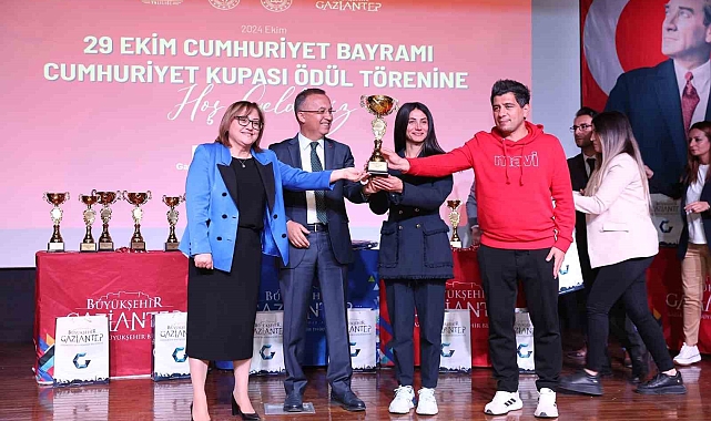 "Spor yapan gençler sağlıklı olur"