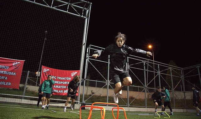 Sümeyye, kadın futbol ligleri tarihine geçti