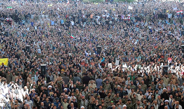 Tahran'da binlerce kişi İsrail ve ABD'yi protesto etti